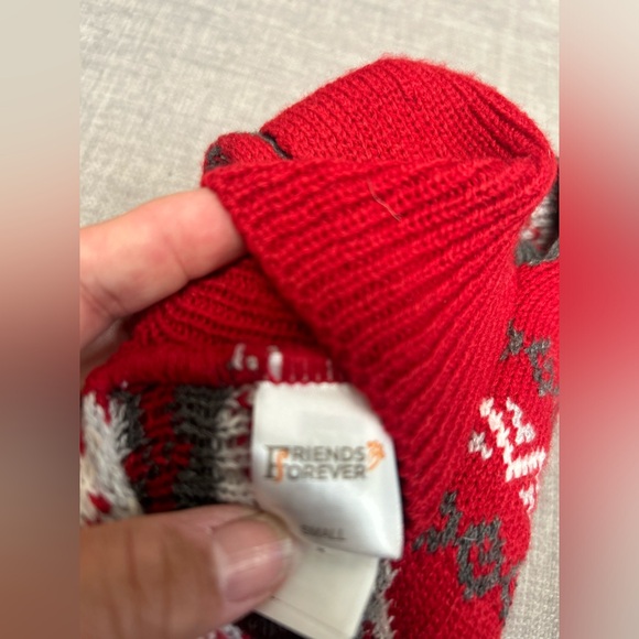 FRIENDS FOREVER Pet Small Red & White Reindeer Hoodie Sweater
#0919091 - Picture 6 of 11